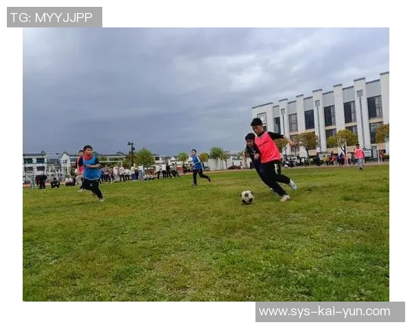 实验小学足球赛激情四溢小小球员展现团队精神与运动风采